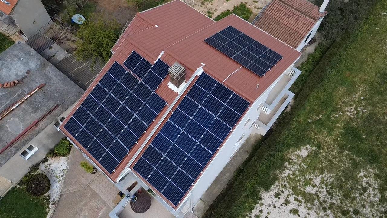 Mr. Electric - Solarni paneli na krovu